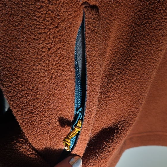 L.L. Bean Teal and Rust Fleece Pullover - Picture 4 of 6